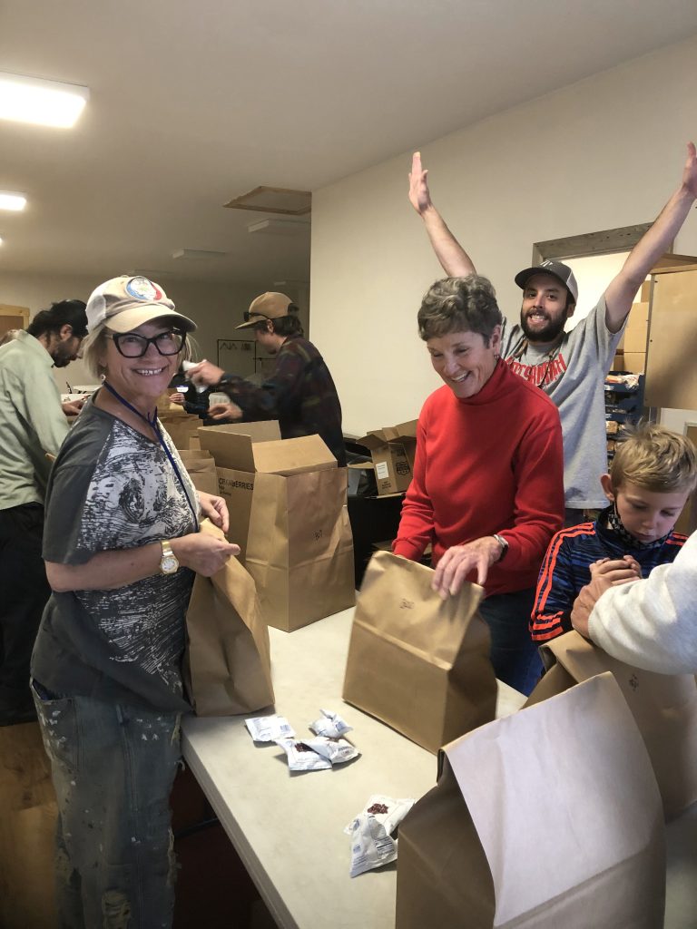 Volunteers pack Thanksgiving dinners